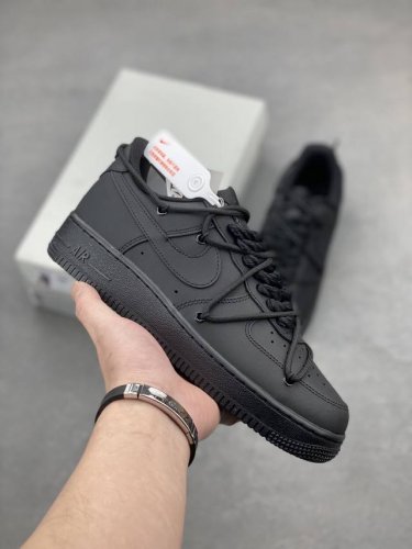 超级福利 核心特价 长期补货 耐克Nike Air Force 1 Low 空军一号 Af1 低帮百搭休闲运动板鞋。柔软、弹性十足的缓震性能和出色的中底设计，横