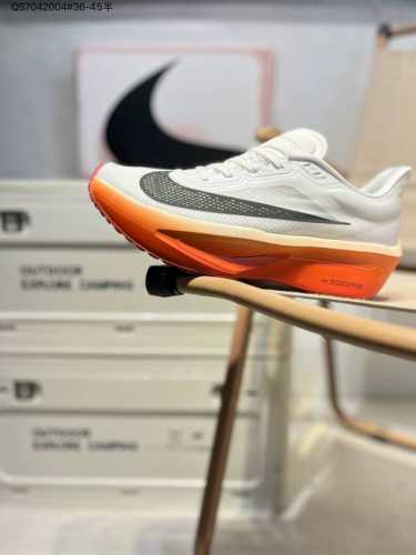 Nike Air Zoom Rival Fly 6 超轻跑步鞋 织物减震轻盈跑步鞋 公司级 该鞋款专为训练和竞速而生 助力疾速畅跑 采用柔软的泡绵缓震配置 结合