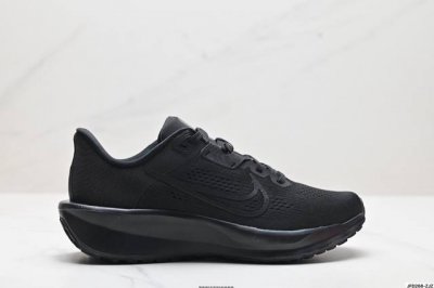 公司级Nike Quest 6极速6代网面透气 时尚休闲跑步鞋 简约高科技设计采用多层材料，为双足带来凉爽感受和稳固体验时尚鞋面搭配中足包覆设计，提供稳固贴合感