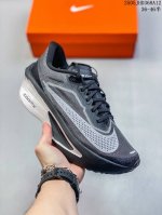 nk Zoomx Invincible Run Flyknit 6 轻量跑鞋 飞织低帮休闲运动慢跑鞋 厚底增高 老爹鞋 此鞋专为短跑运动员而生 是为 5 至 1