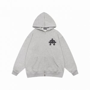 高版本chrome Hearts 克罗心 皮标十字开衫连帽外套，男女同款。三个叠绣在一起的皮标十字架作为胸标凸显了整件衣服的亮点，辨识度和高奢风都在这一刻表达的