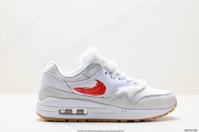 公司级nike Air Max 1 Air Max 气垫 全新配色 鞋身材质均选择皮革、织物、麂皮多种材质覆盖，保证质感的前提下，层次感也相当不错。细节方面，除