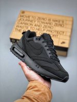 Nike Air Max Dawn 全新缓震气垫跑鞋 Hy0959-044 #鞋款带来新的外底和鞋帮额外尺寸为鞋子的耐久设计线条增添了新能量。从配色上彰显出浓厚