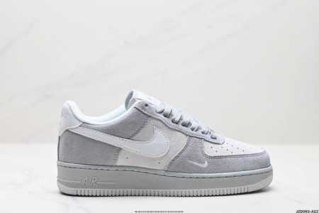 真标耐克nike Air Force 7 空军一号低帮百搭休闲运动板鞋。柔软、弹性十足的缓震性能和出色的中底设计，横跨复古与现代的外型结合，造就出风靡全球三十多 - 点击图像关闭