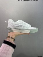 140 vans Classics Knu Skool 苏格兰格纹拼接 厚鞋舌面包鞋 vans联名超火的土豆鞋，复古经典，鞋头放大、包边上移加厚、鞋舌加厚。Va