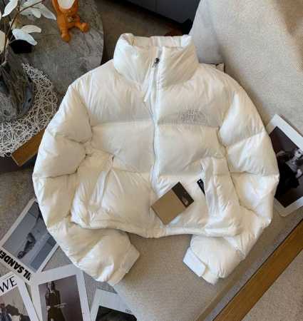 顶级版本，随意对比』 The North Face 北面 詹娜肯豆 短款女士 羽绒服 产品配色：白色、粉色、黑色、咖啡色、酒红 产品尺码：S、M、L 设计理念： - 点击图像关闭