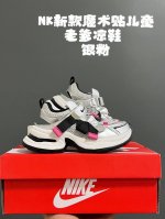 160 新款魔术贴儿童老爹凉鞋 size：26-37码 不爱穿凉鞋的宝宝快看过来[呲牙] 透气性网面，后跟镂空设计 魔术贴设计方便调节 耐磨防滑大底，脚感超赞