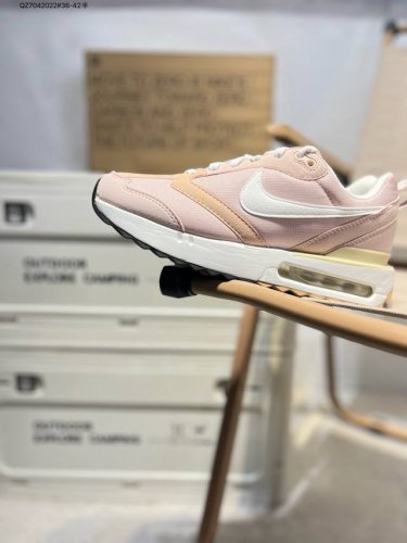 原150降价 Nike Air Max Dawn 黎明系列 低帮气垫百搭休闲运动慢跑鞋 新鞋款带来新的外底和鞋帮额外尺寸为鞋子的耐久设计线条增添了新能量。从配色