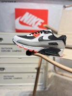 160 耐克Nike Air Max 90 经典复古小气垫缓震跑鞋 鞋面由皮和革织物打造，犀利的条线打造出酷劲十的足视觉效果 网布鞋增面强透气性，穿着为极舒适