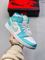 130 真标耐克女款运动板鞋 Nike Air Jordan 1 Retro High Og 乔丹一代Aj1 乔1 Aj1 篮球鞋复刻运动鞋。皮面高帮板鞋的设计