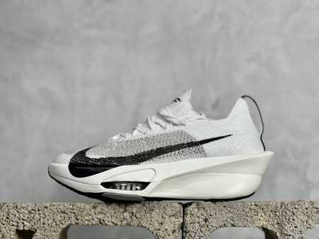 Gw版 Nike Air Zoom Alphafly Next%3 整体采用前作的设计语言，并且对后者的细节进行升级，马拉松和长距离路跑的性能极限设计而生。 货 - 点击图像关闭