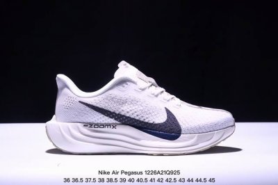 Nike Air Zoom Pegasus 登月跑鞋 网面透气跑步鞋 兼顾迅疾外观和稳固脚感 后跟覆面和中足动态支撑巧妙融合 缔造稳定顺畅的迈步体验 采用密度更