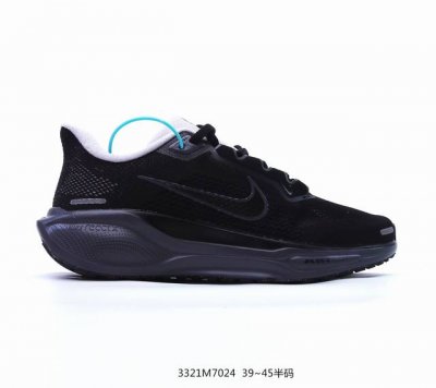 Nk Zoom Pegasus 飞马40代马拉松系列网面透气缓震疾速跑鞋 拥有 Zoom Air 一如既往的稳定感和流畅感 鞋面采用工程网眼设计 为特定高热区域