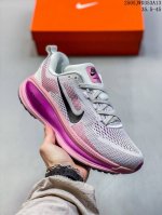 nike Vomero 18 耐克 舒适减震防滑 低帮跑步鞋 全掌Reactx泡绵中底 前掌和后跟还配备了Air Zoom气垫单元 据说跑起来更快更舒适哦 这次