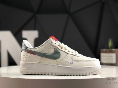 耐克 Nike Air Force 1 ’07 空军一号低帮百搭休闲运动板鞋。 官方货号：Hv5979 130 尺码：如图 Ttk Taa