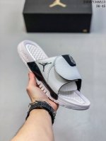 Jordan 乔丹 方便穿着，轻质缓震泡棉中底及乳胶按摩鞋床，吸汗织物衬里,柔软舒适耐克Air Jordan Hydro Xi Retro迈克尔 乔丹飞人魔术贴