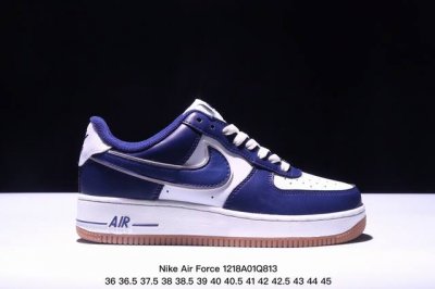 真标耐克nike Air Force 7空军一号低帮百搭休闲运动板鞋。柔软、弹性十足的缓震性能和出色的中底设计，横跨复古与现代的外型结合，造就出风靡全球三十多年