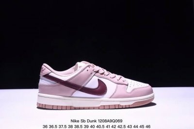 真标 耐克 Nike Sb Dunk Low Pro 男女同款运动鞋复古板鞋，采用柔软皮革鞋面，经久耐穿，塑就如元年款 Dunk 般的复古质感。鞋头透气孔，搭配