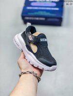 斯家包头布面镂空魔术贴儿童凉鞋 Size：26-37码 斯凯奇正品厂就在我们大pt 放心闭眼入就对啦 布面镂空去，透气又舒适 魔术贴设计，穿脱超方便 耐磨防滑超