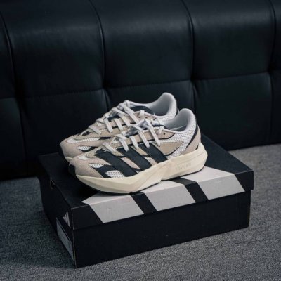 核心私 Adidas Lightblaze 阿迪透气跑步鞋 货号：Jh6944 尺码：36 36.5 37 38 38.5 39 40 41 42 42.5 4