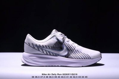 Nike Air Defy Run 1 网面织物 缓震运动鞋 兼顾迅疾外观和稳固脚感 后跟覆面和中足动态支撑巧妙融合 缔造稳定顺畅的迈步体验 Xm0226Q21
