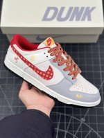 Nk Sb Dunk Low 蛇年系列 老花红勾 周年高端定制 低帮休闲板鞋 #定制鞋盒 大厂纯原品质出货 超高清洁度 皮料切割干净无任何毛边 细节完美 货号：