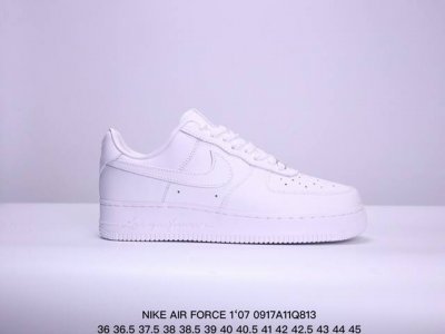 真标耐克nike Air Force 7 空军一号低帮百搭休闲运动板鞋。柔软、弹性十足的缓震性能和出色的中底设计，横跨复古与现代的外型结合，造就出风靡全球三十多