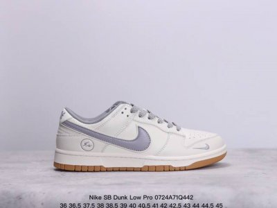 耐克nike Sb Dunk Low Pro 复古低帮 真标 休闲运动滑板板鞋。采用脚感柔软舒适zoomair气垫，有效吸收滑板等极限运动在落地时带来的冲击力，