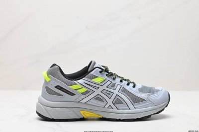 公司级GEL-VENTURE 6系列 经典跑鞋 如今机能风和户外风吹得正劲，便是主打“Urban Outdoor机能越野风格”，城市和户外场景都能轻松应对。关键