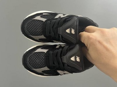 牛B新款2010网面鞋带款儿童老爹鞋 Size：24-36码 经典Nb2010款式 网面设计，透气舒适不闷脚 老爹款式，百搭又时髦
