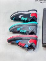 公司级 带半码 Adidas Climacool系列 阿迪达斯 织物 耐磨透气 低帮 公路跑步鞋 清风跑鞋凭借全方位透气设计 鞋面采用了网布加Tpu支撑骨架设计