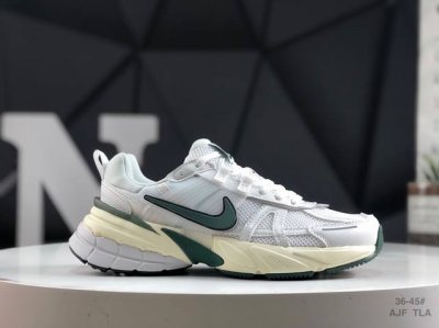 160 耐克Nike V2K Run新款百搭休闲跑步鞋 复古风潮 网面透气 紧致的鞋面材质提供良好的包裹性 鞋侧 Swoosh以及鞋头部分搭配增添不少亮点的镀铬