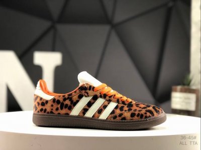 140 Addis Original Samba Og 复古桑巴板鞋 这款桑巴鞋展示了高质量的工艺 带有装饰的超锁缝制和无缝的手感 柔软、柔软的皮革造型和标志性