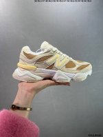 公司级Joe Freshgoods X New Balance Nb9060 联名款 复古休闲运动慢跑鞋 鞋款灵感源自设计师本人对夏日的怀日回忆。鞋面大身由空间