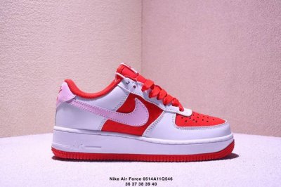 简介：耐克Nike Air Force 1 Low 空军一号 气垫 低帮百搭休闲运动板鞋。柔软、弹性十足的缓震性能和出色的中底设计，横跨复古与现代的外型结合，造