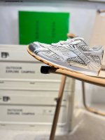广东原产#升级原楦原纸版开发版型#采用轻质科技菱形网布面料鞋面材质#内嵌透气网面贴合加厚Pu缓震乳胶脚垫#外置防变形耐磨Tpu橡胶大底向品牌著名的 Intrec
