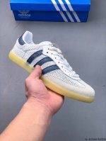 二层真标！Adidas Samba Og 经典鞋款 Adidas 近70年的经典Samba Og 修长的鞋楦,略微尖尖的鞋头,翻毛皮的鞋头拼接,这些我们都看得到