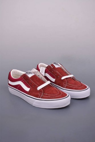 vans Sk8-Low 酒红 全新一代 低帮硫化帆布鞋 该鞋款以白线勾勒出整体造型效果 酒红帆布鞋面打造整体鞋身 以Sk8-Low鞋身为蓝本 风格极具辨识度