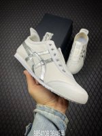 b Onitsukatiger 鬼塚虎 Mexico 66 Slip-On 亚瑟士帆布低帮休闲百搭 型号 1183A962-101 尺码：35 36 37 37