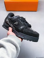路易威登 Louis Vuitton Lv路易威登板鞋 乘风破浪的姐姐争先种草款,舒适透明底和百搭性霸屏整个时尚娱乐圈，正品1:1套楦复刻，细节调整完美主义！鞋