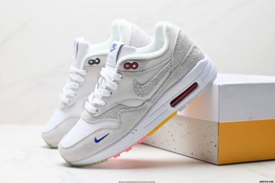 公司级Nike Air Max 1 耐克气垫 缓震 耐磨运动鞋 鞋身材质均选择皮革 织物 麂皮多种材质覆盖 保证质感的前提下 层次感也相当不错 带有开窗式 Ai