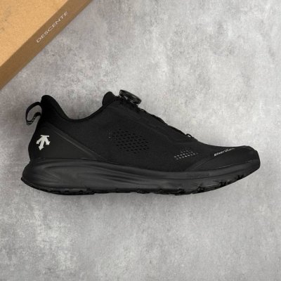 本地 核心私 迪桑特Descente Lavitate 2 时尚防滑 低帮跑步鞋 针织网布无缝拼接鞋面轻薄通透减少摩擦进口Z Foam缓震中底 舒适回弹动能加成