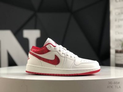 真标带半码 耐克 乔丹 Air Jordan 1 Low Aj1低帮系列篮球鞋 官方同步配色 原装级产物 #拒绝公底 立体鞋型 细节完美 高清洁度 货号：Hj9