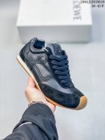 Loewe 罗意威 Ballet Runner 皮革 简约圆头 系带 低帮板鞋 运动休闲鞋这双鞋是Loewe新发布的Ballet Runner 2.0，被誉为“