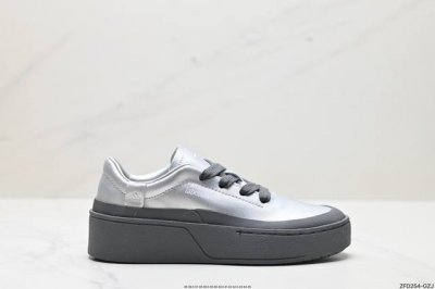 公司级adidas Labcourt 百搭休闲轻松舒适 耐磨透气低帮 板鞋 男女同款 鞋面使用了绒毛麂皮 ，鞋面和鞋底连接处使用了包边处理，看起来更加精致有型;