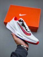 nike Air Zoom Rival Fly 4 超弹透气轻量跑步鞋 Hq3512-100 鞋款搭载 Flyknit 材料 出众弹性 易于穿脱 采用React