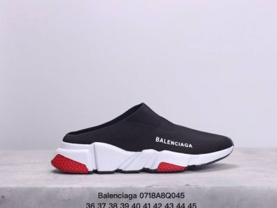 巴黎世家balenciaga 巴黎袜子鞋 懒人鞋 皇帝鞋 一脚蹬 太多的词汇来形容这款鞋子了 轻便 舒适穿着方便让它备受青睐 更是各大明星们的最爱 如果说之前的