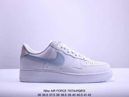 公司级耐克Nike AIR FORCE 7 空军一号低帮百搭休闲运动板鞋。柔软、弹性十足的缓震性能和出色的中底设计，横跨复古与现代的外型结合，造就出风靡全球三十 - 点击图像关闭