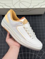 公司级off-White X Air Jordan Aj2 Low Sp 重磅联名 乔2芝加哥配色联名款篮球鞋 这双鞋还开创性的使用了透明材质来打造成中底粉化的