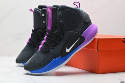 公司级Nike Hyperdunk X Low Ep男子透气减震耐磨中帮运动篮球鞋 鞋子采用了前后分离的Zoom Air气垫，中底采用了泼墨的设计理念，鞋子的后